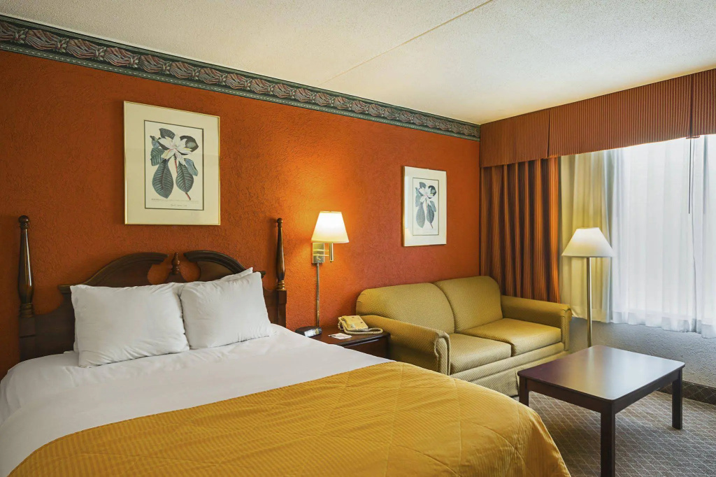 Clarion Inn Fairmont