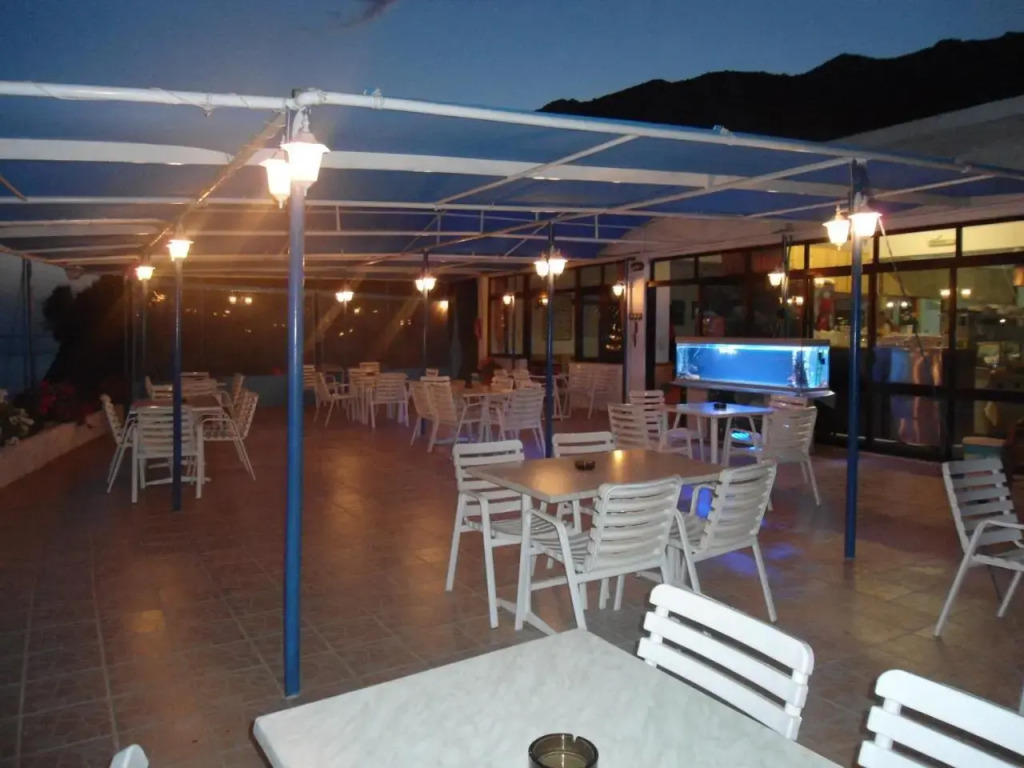 Nikos Place
