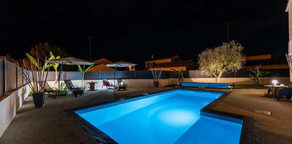 Sublime villa des Oliviers - Piscine chauffée, espace détente, Baby-foot, cuisine extérieure - proche dAgen