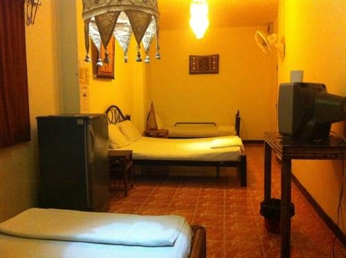 Gaeng Phet Restaurant & Guesthouse