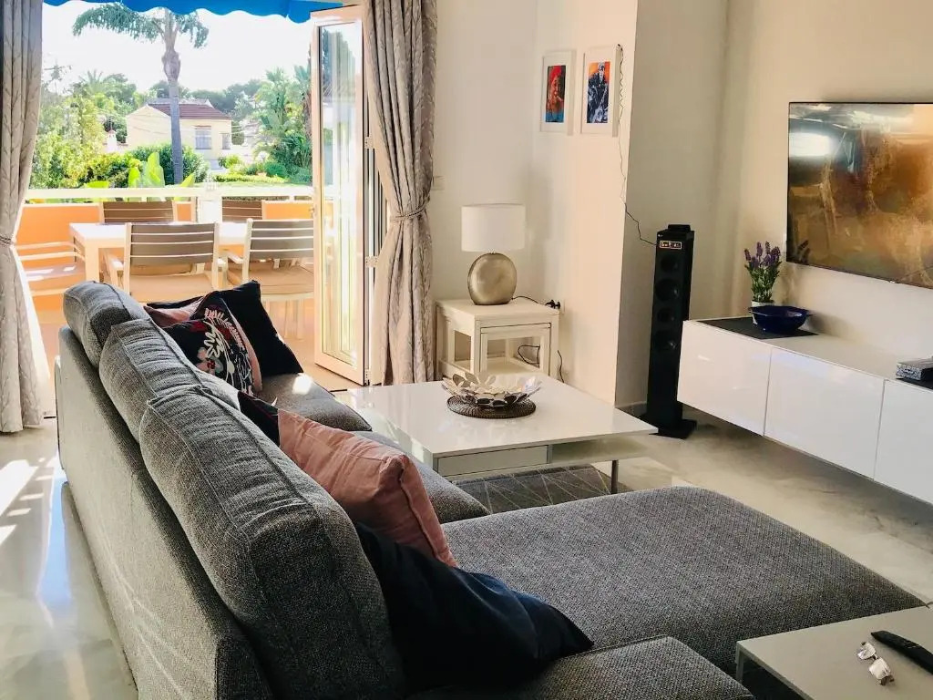 Stunning apartment metres from the beach - RDR222