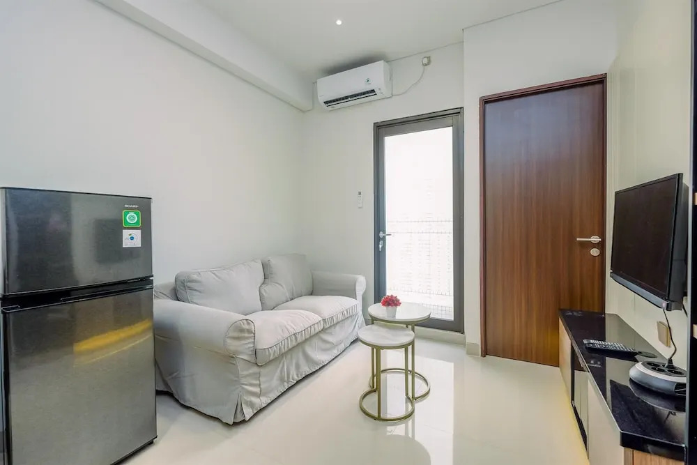 Comfortable 1Br With Extra Room At Transpark Cibubur Apartment