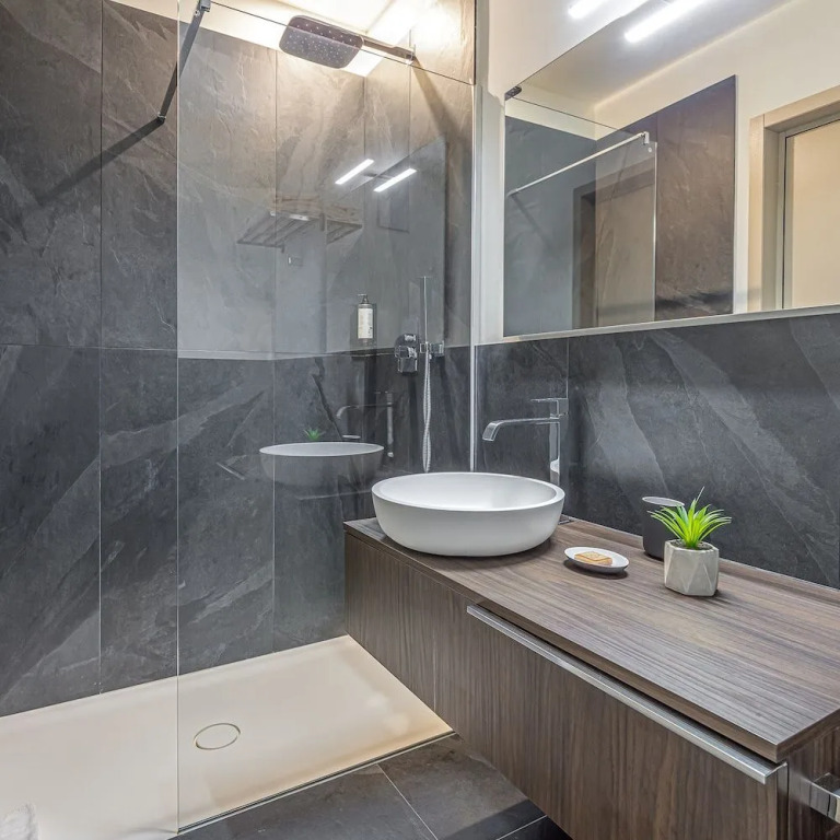 Icon H 405 Suite Business