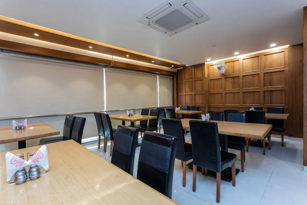 Capital O 27658 Hotel New Mohit Regency