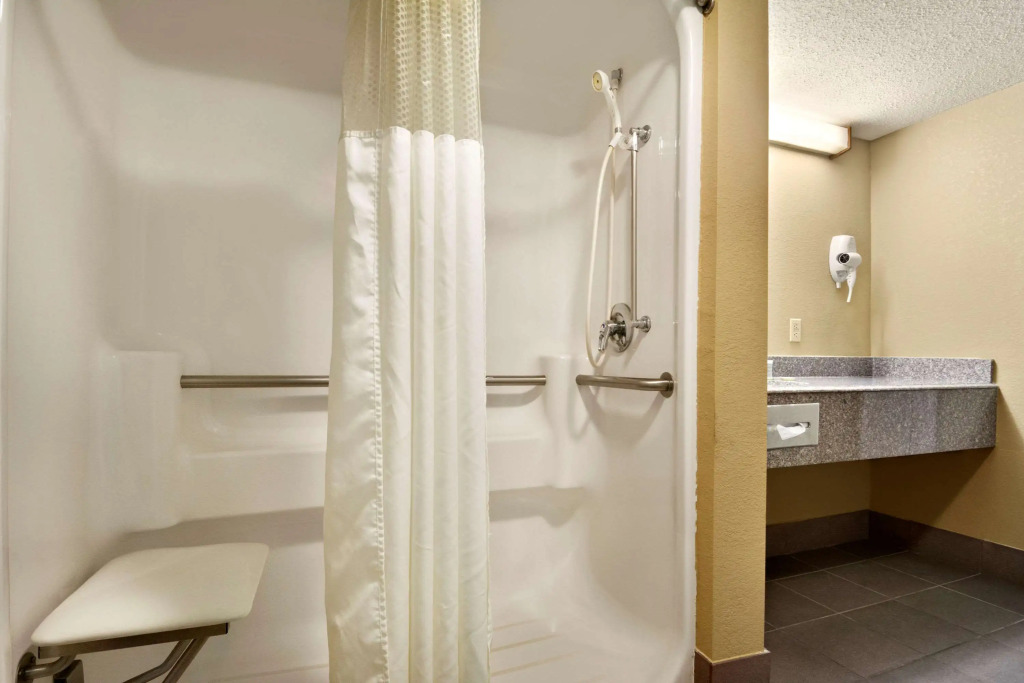 Super 8 by Wyndham Hattiesburg North - University Area