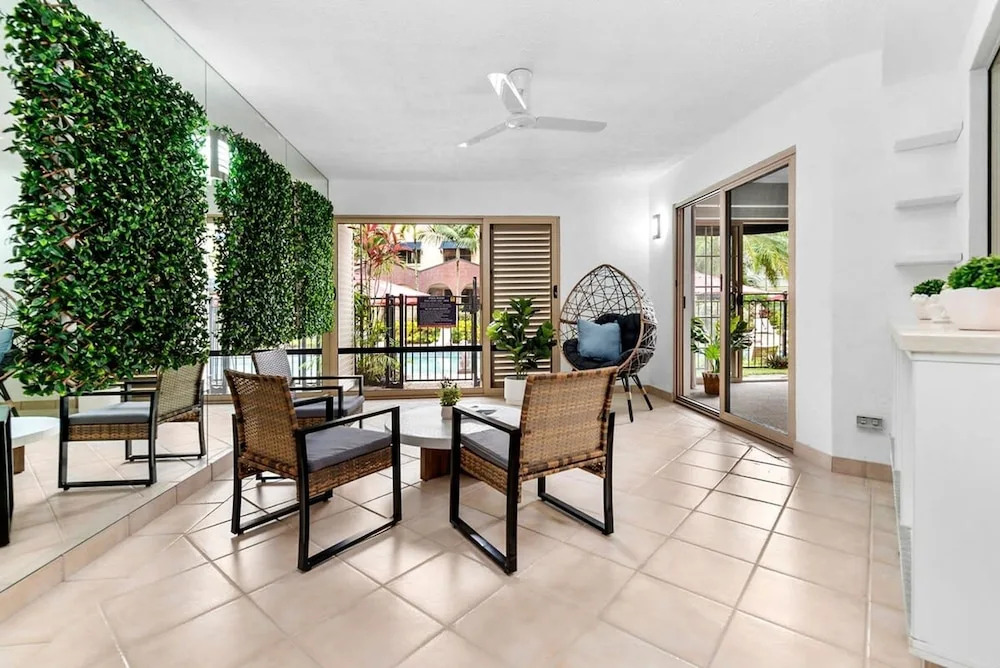 Reef Apartment Cairns - 4 Pools Resort BBQ