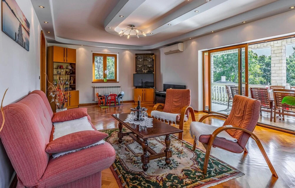 Stunning Home in Medulin With Wifi and 7 Bedrooms