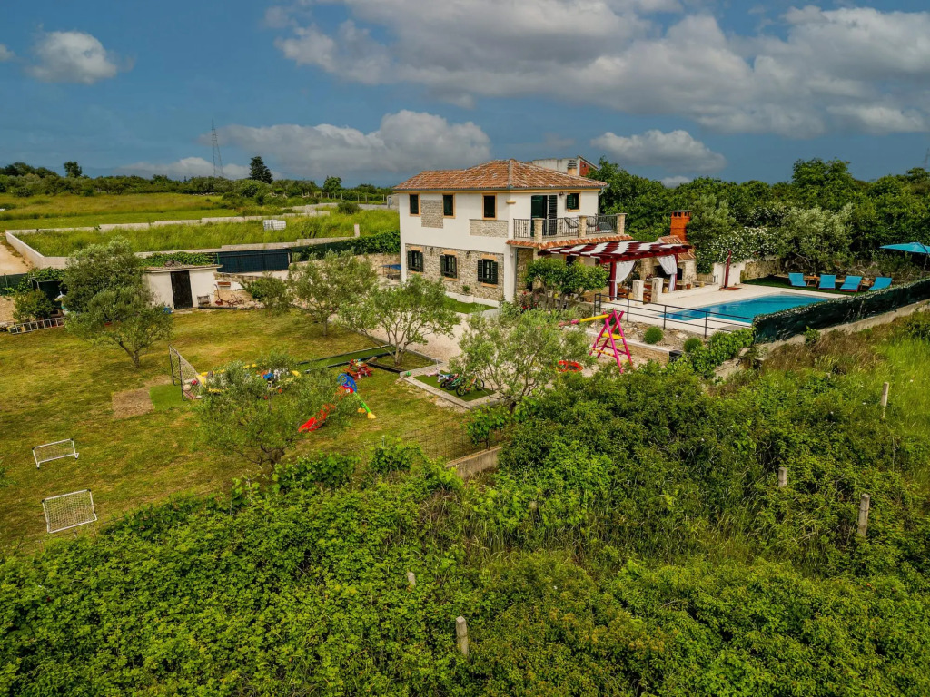 Villa Noa in Zadar with 3 bedrooms and 2 bathrooms
