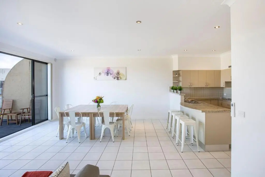 Dolphin Views Unit 5 of 14 Dolphin St