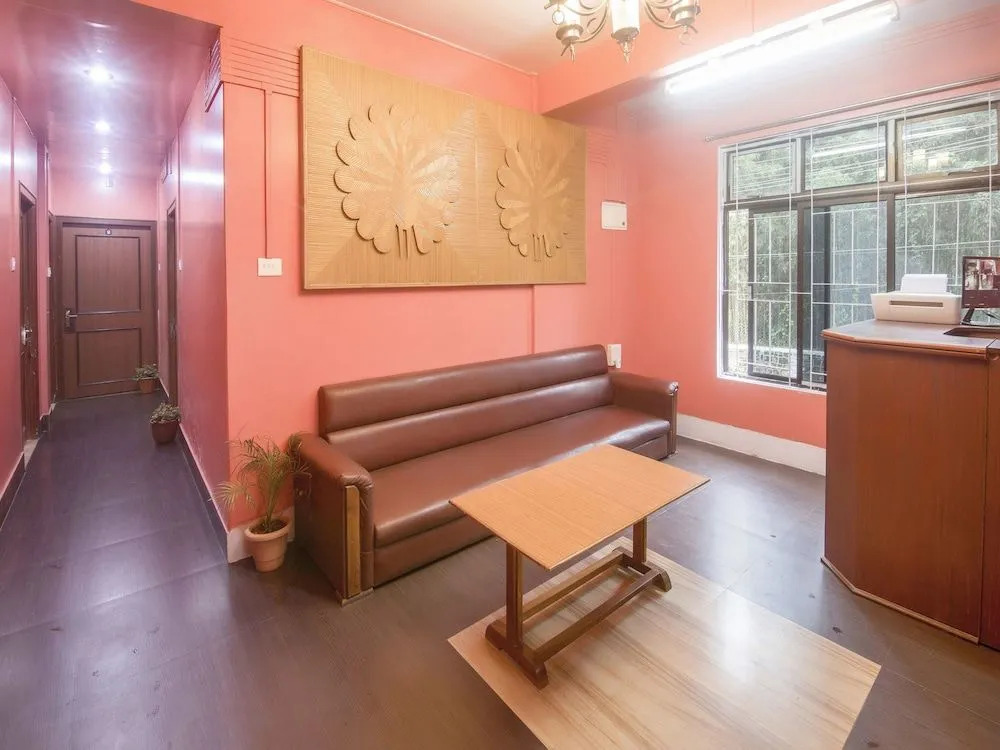 Oyo 14874 Live Inn Guest House