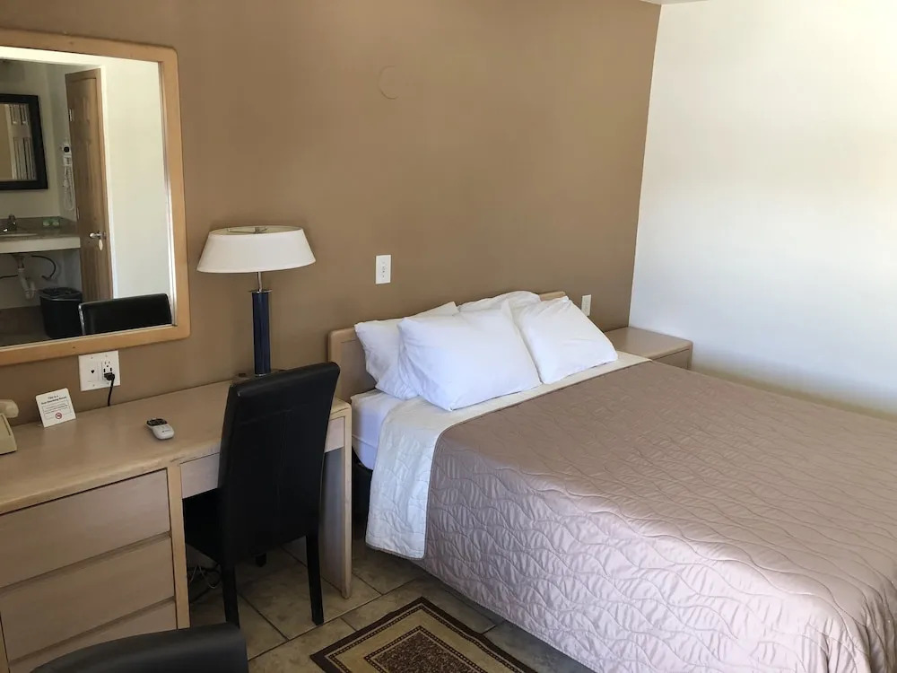 Topper Motel