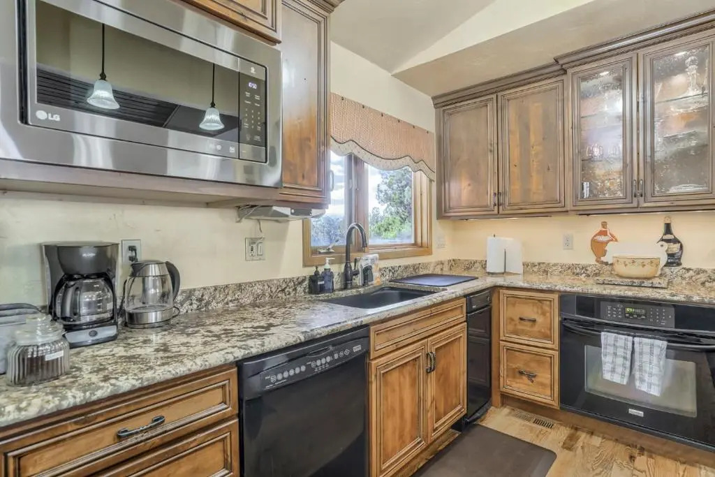 4BD Woodland Lodge Pool Table Grill Dogs Welcome