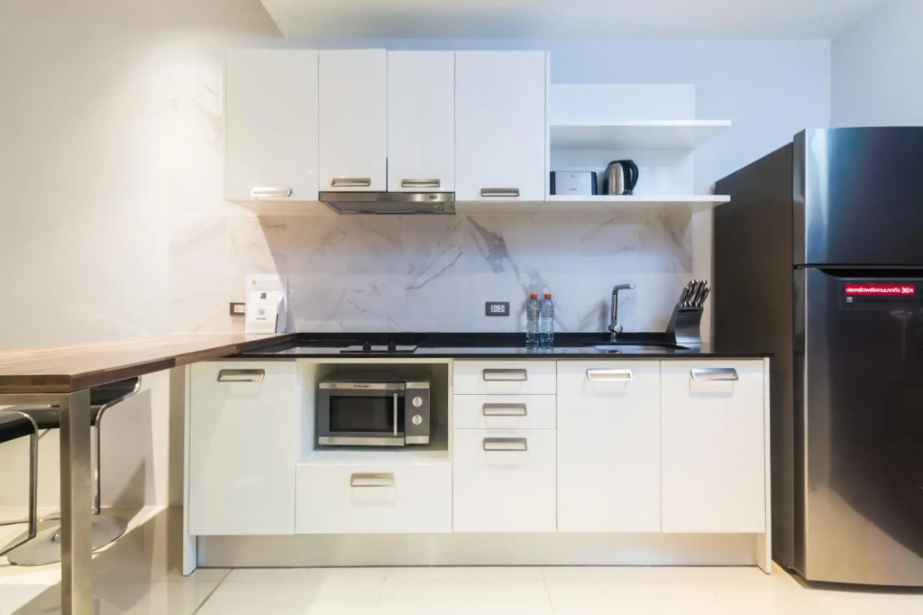 ET618 - Convenient apartment in Patong, pool  and parking