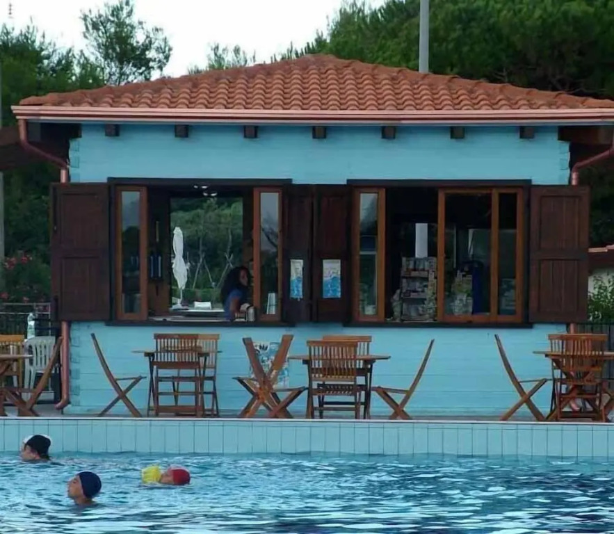 Royals Gate Hotel