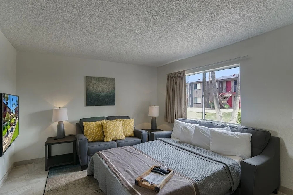 123 Fully Furnished 1BR Suite-Prime Location! by RedAwning