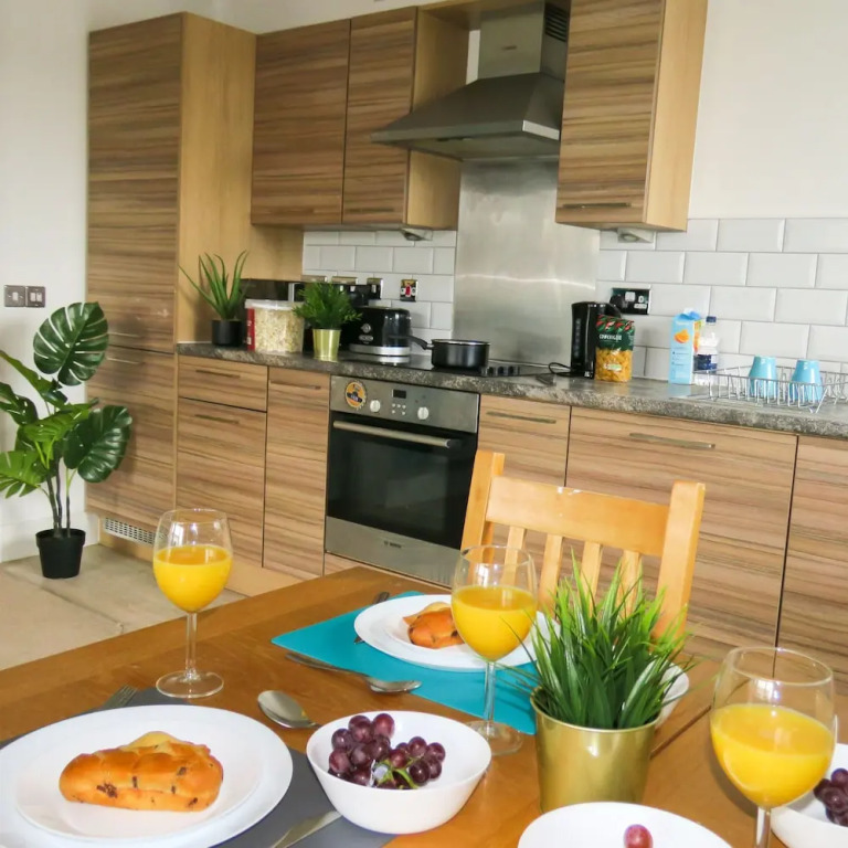 Tudors eSuites Two Bedroom & Balcony