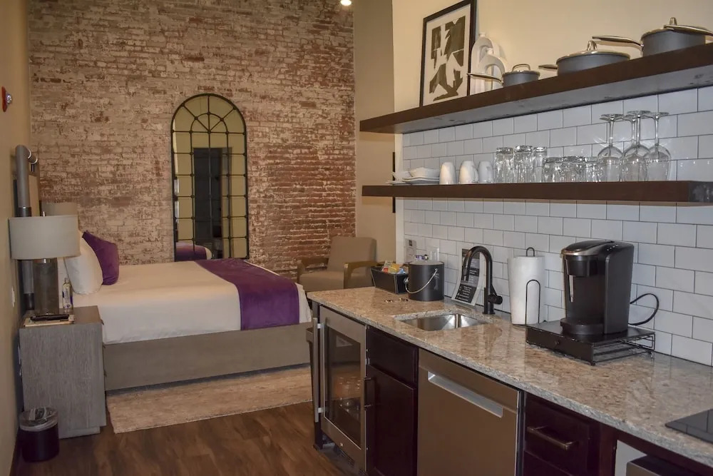 Studio 154 Hotel