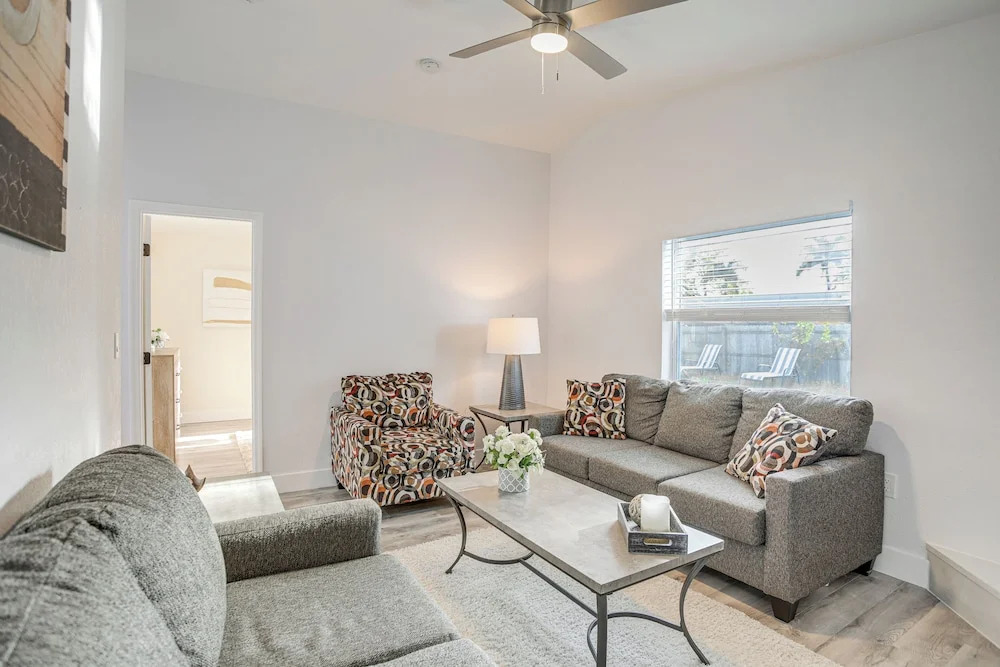 Roomy Largo Home w/ Screened Patio & Private Pool!