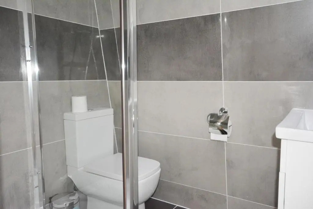 London Modern 4 Bedroom Apartment