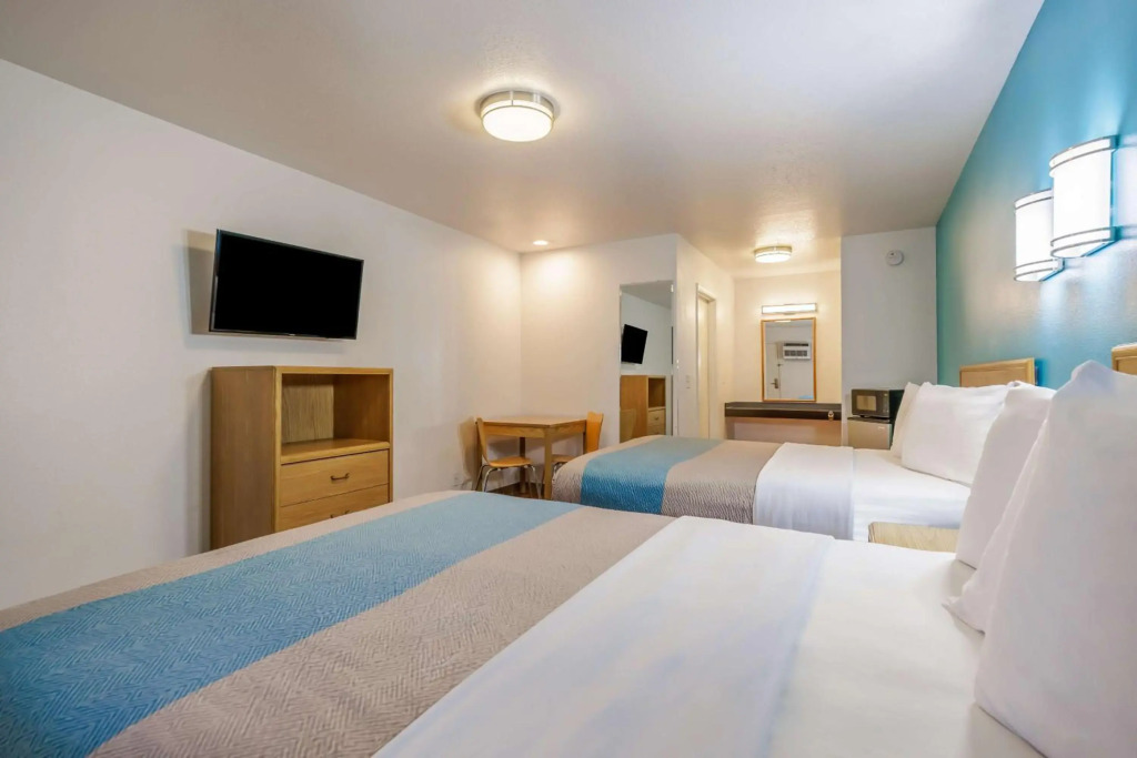 Motel 6-Canby, OR