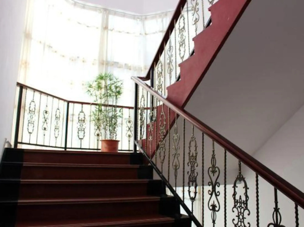 Yuzhou Business Hotel