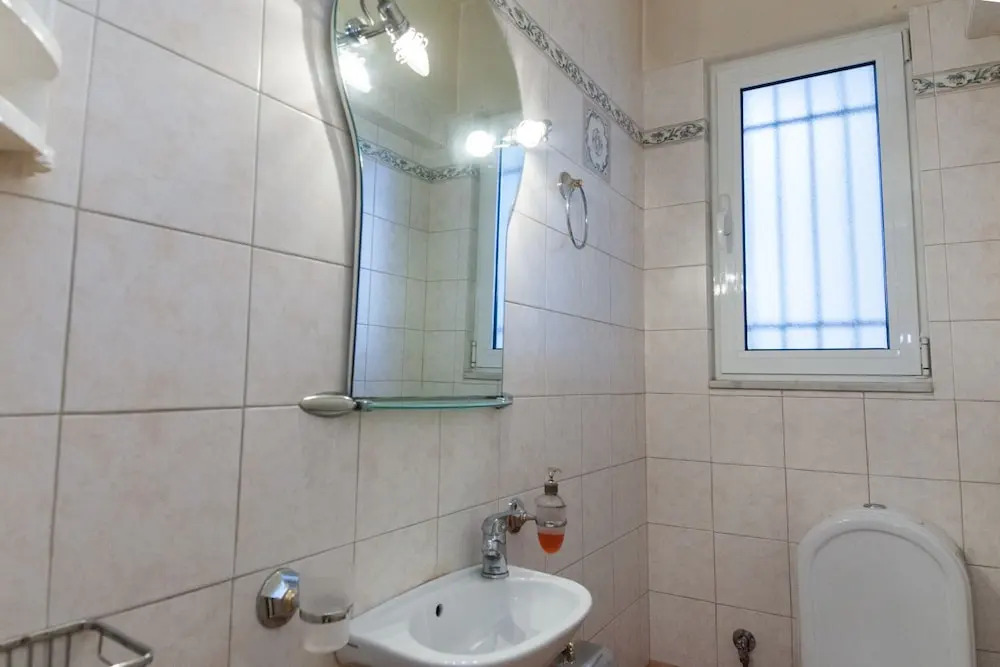 Scenic Balcony Apt in Vibrant Petralona