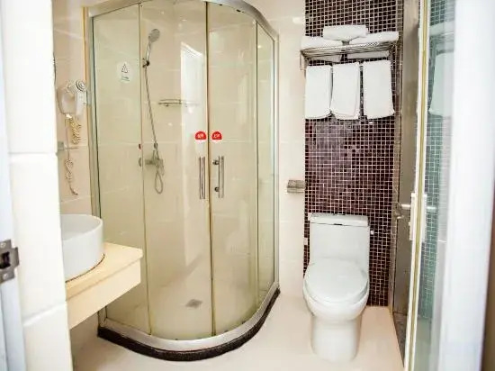 Home Inn Hotel (Lianyungang East Railway Station Bathing Beach Store)