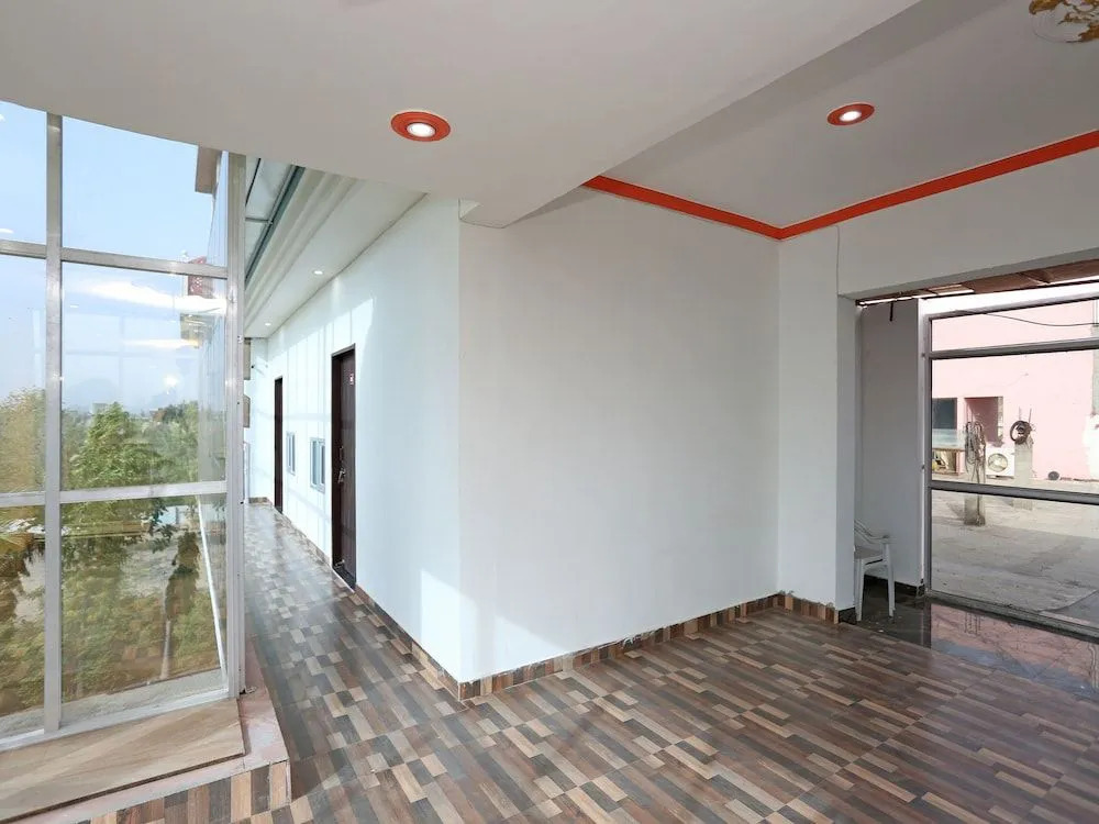 OYO 15492 Hotel Dolly
