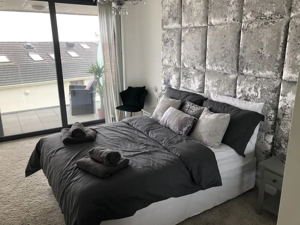 No2 Sandy Bay , Luxury Beachfront Apartment