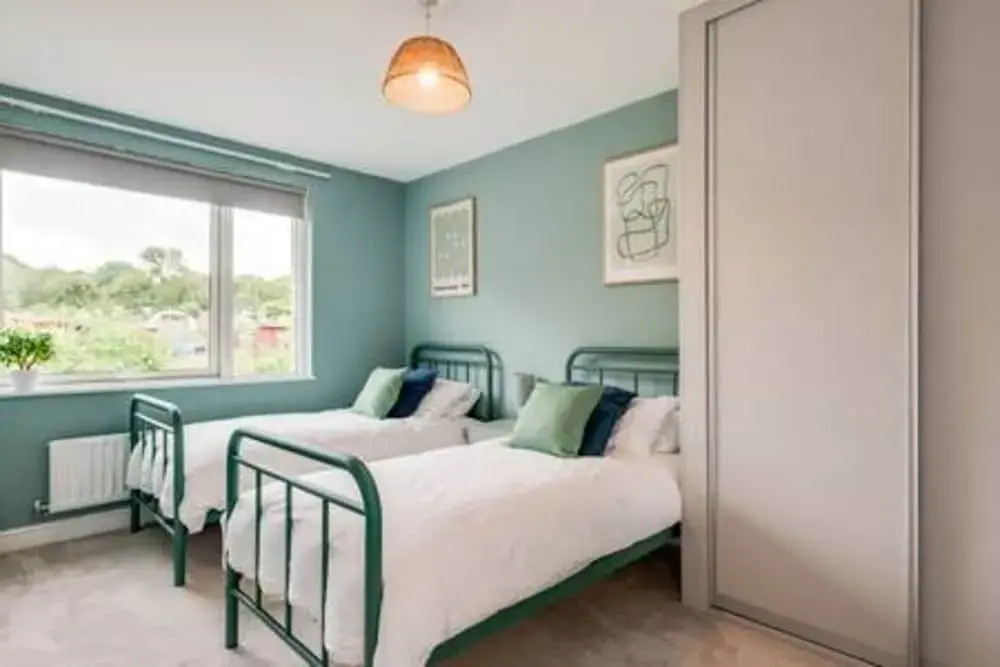 Family-friendly Getaway - Garden Parking Sleeps 7