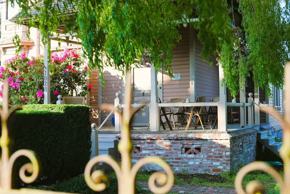 Adams Pragge House - Victorian Bed & Breakfast