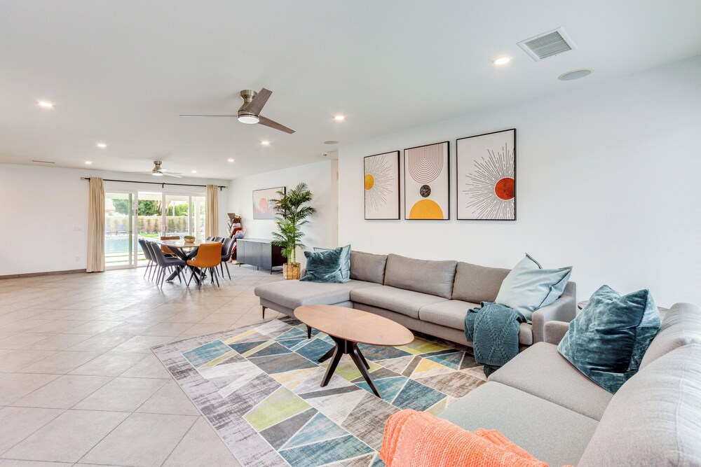 Outdoor Entertainment: Palm Springs Group Escape