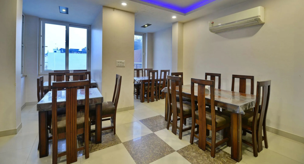 Hotel Emporio - Near New Delhi Railway Station - Paharganj