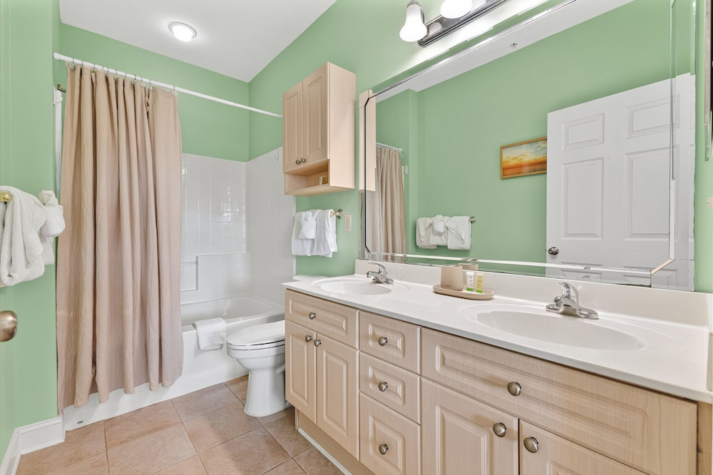 Magnolia Pointe Luster Leaf 4890-303