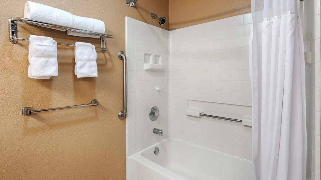 Antioch Hotel & Suites