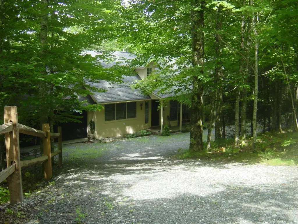 Lakeledge Hideaway by VCI Real Estate Services