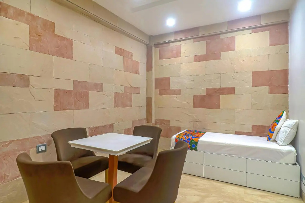 Fabhotel Ruklo
