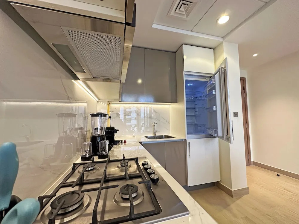 Luxury StayCation - Comfy Condo With Balcony In The Heart of Meydan
