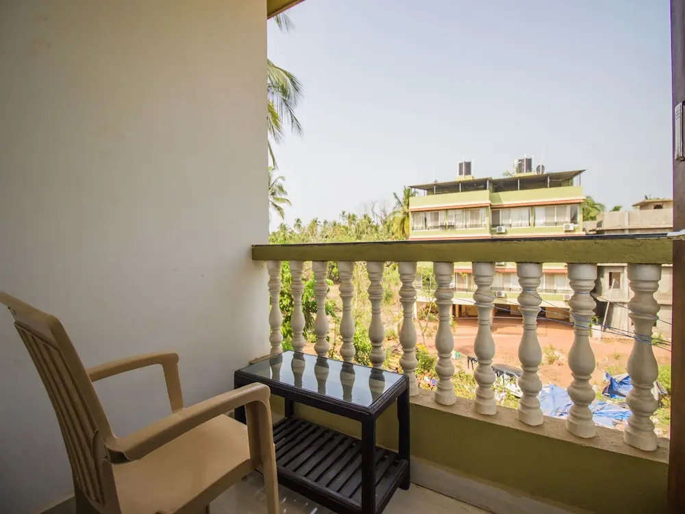 OYO 13203 Home Bright Studio Near Morjim Beach