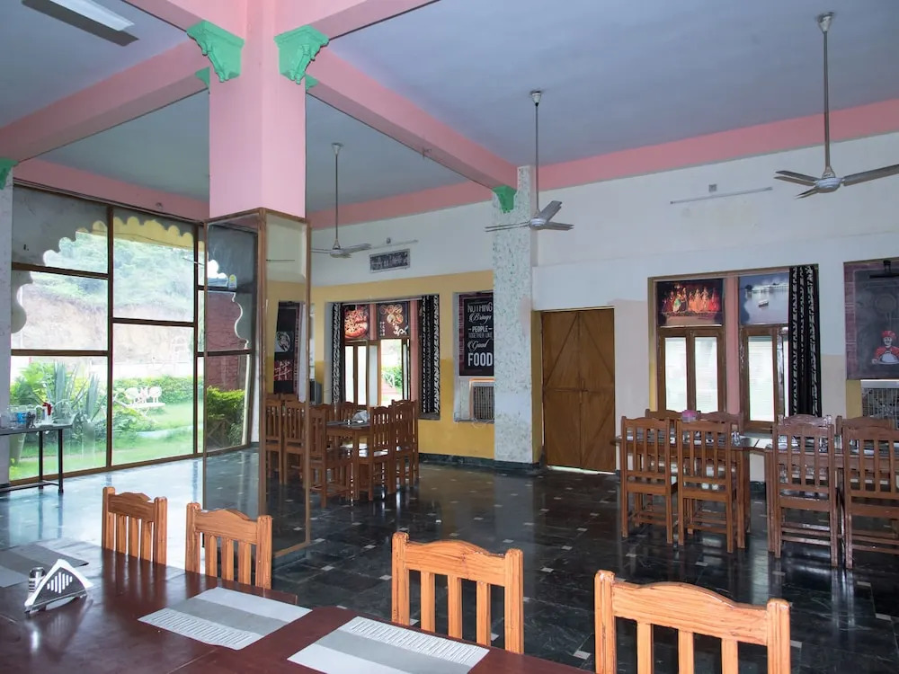 Oyo 16816 Home Garden View Resort Stay NH 48 Kaya