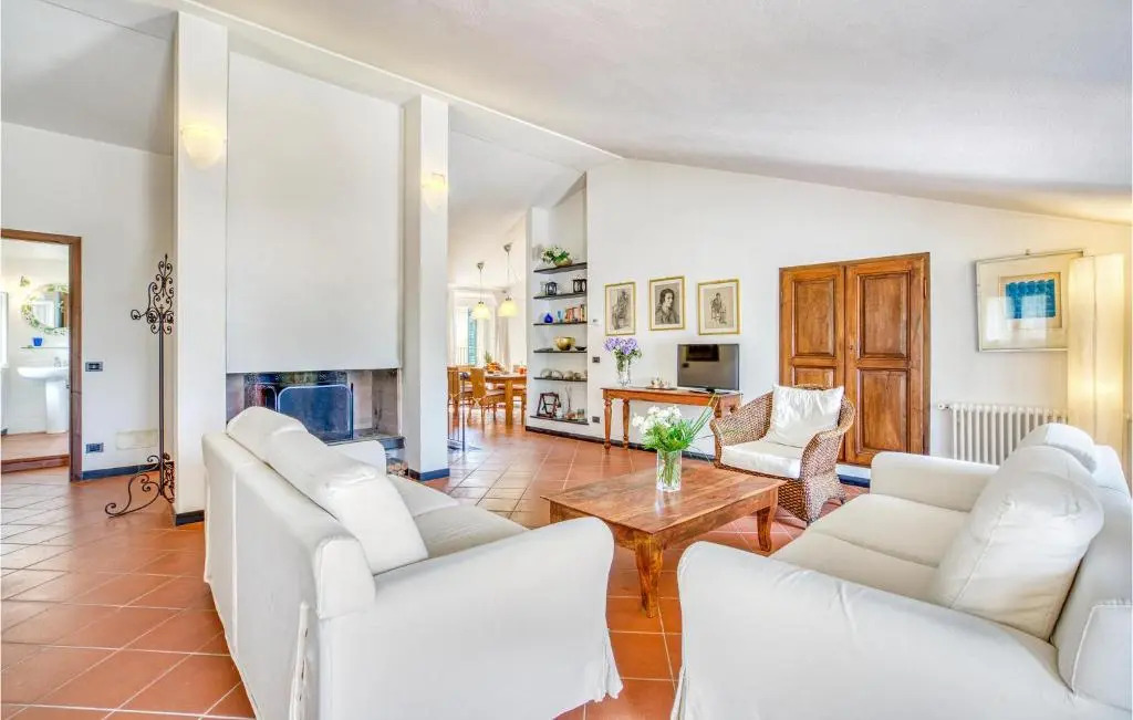 Beach Front Home In Moneglia With Wifi