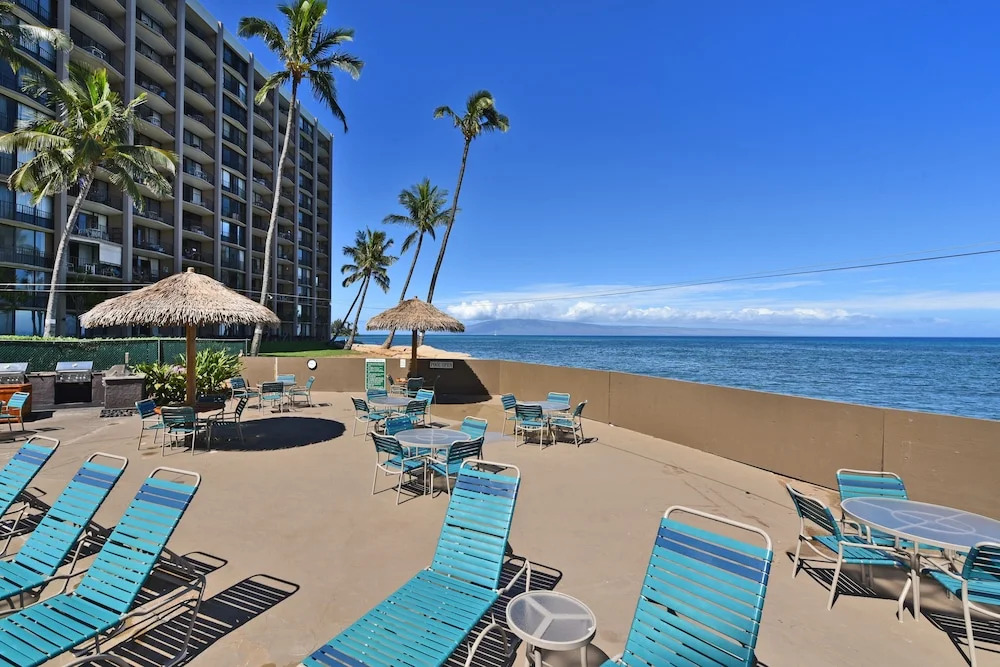 Royal Kahana #617 Studio Bedroom Condo by RedAwning