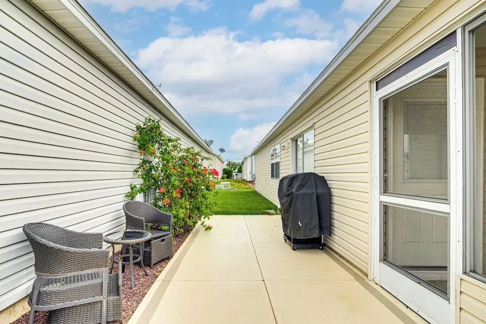 6 Mi to Lake Sumter Landing: Home w/ Perks!