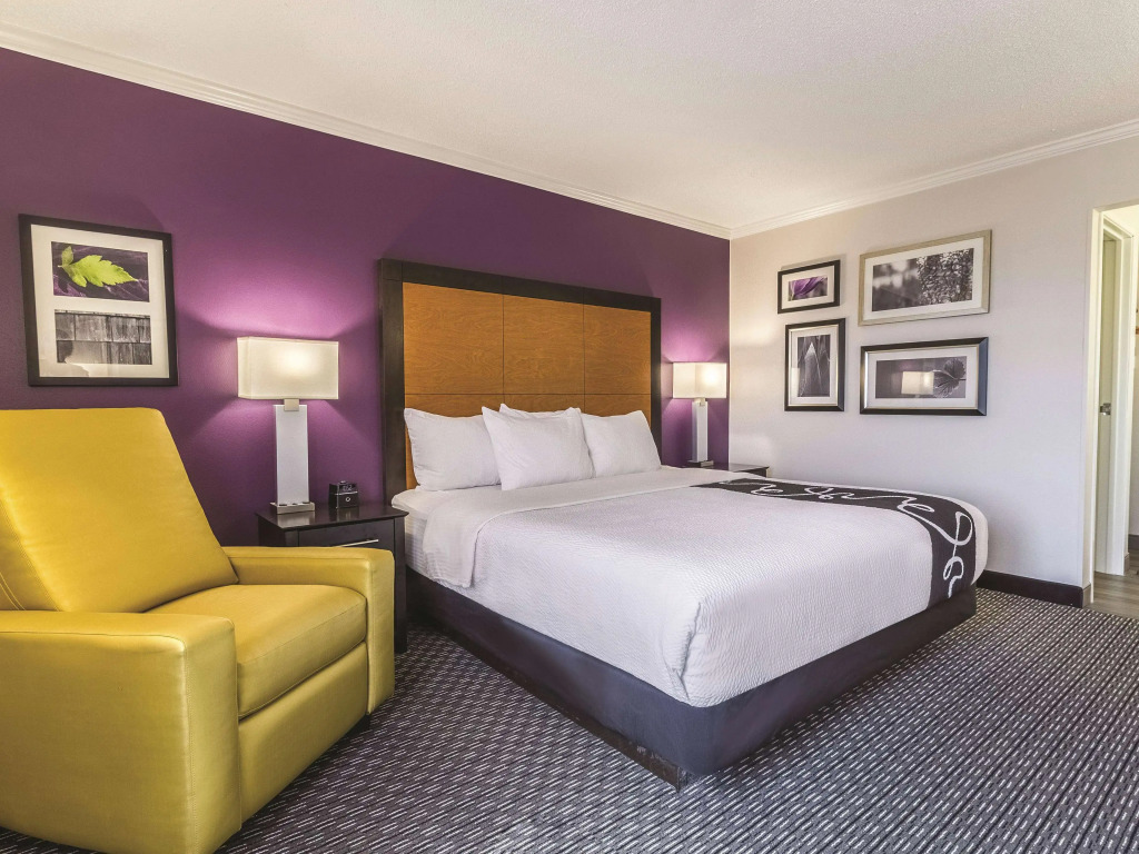 Howard Johnson by Wyndham Sacramento Downtown