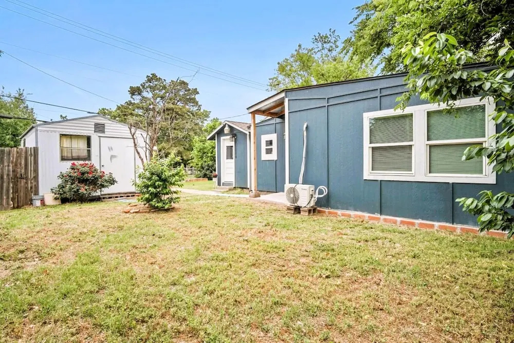Cute Tiny House With Fenced Yard Near Plaza Dist