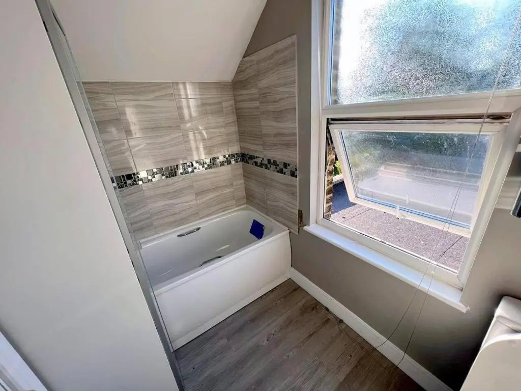 New 5-bed & 4 Bathroom House in Croydon