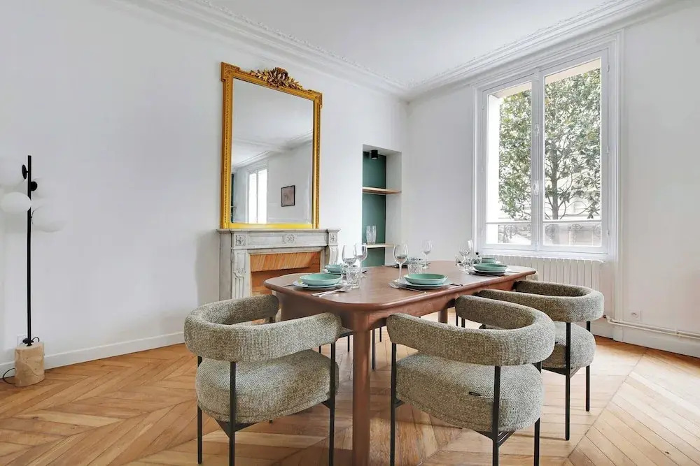 Elegant in Neuilly-sur-seine: A Charming Retreat