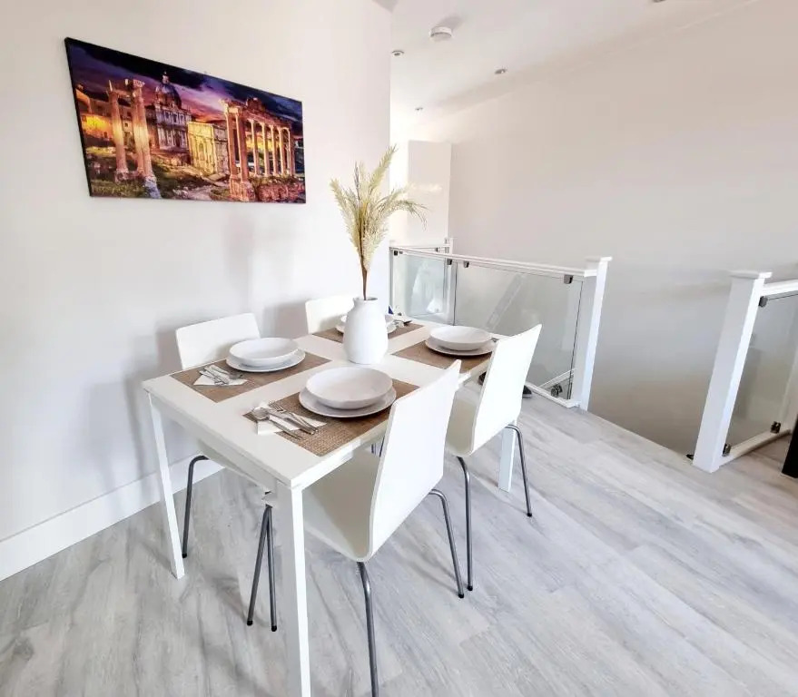 Modern Maisonette 2 Bedrooms Newly Renovated