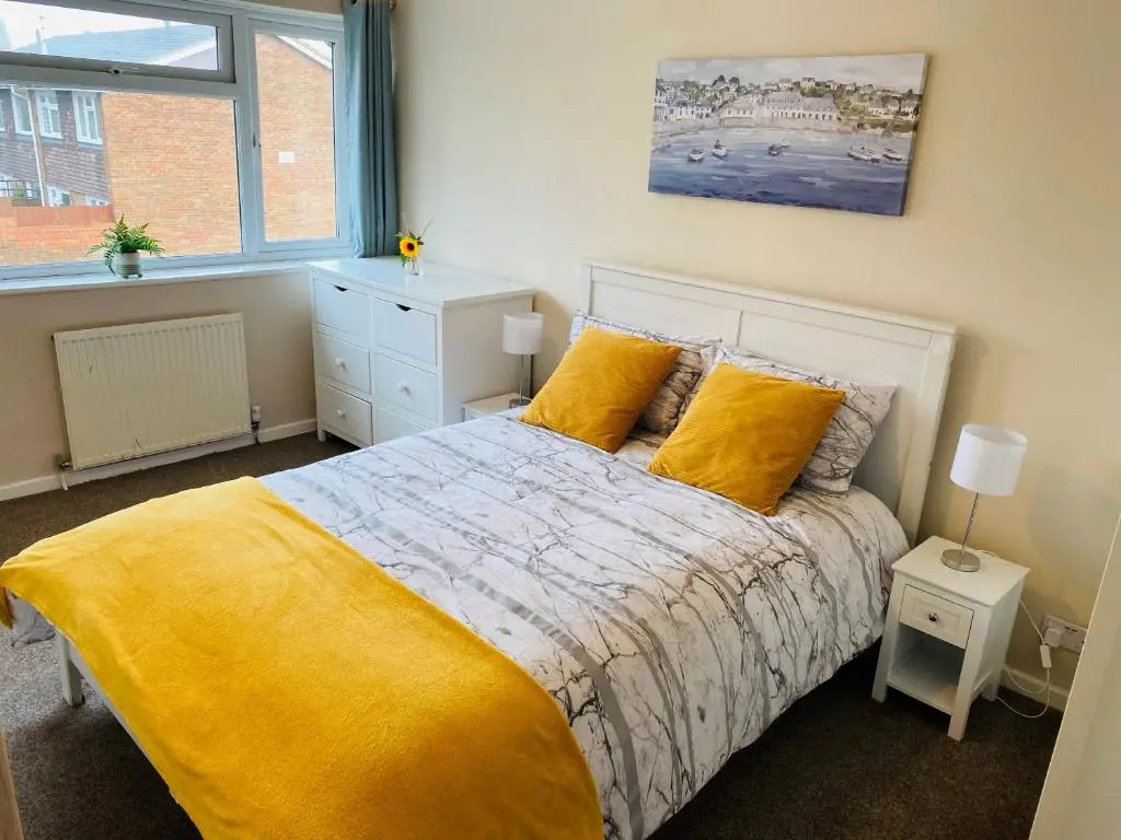Farnham 3 Bed House