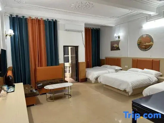 Lianyue Homestay (Dongxing National Gate Scenic Area Port)